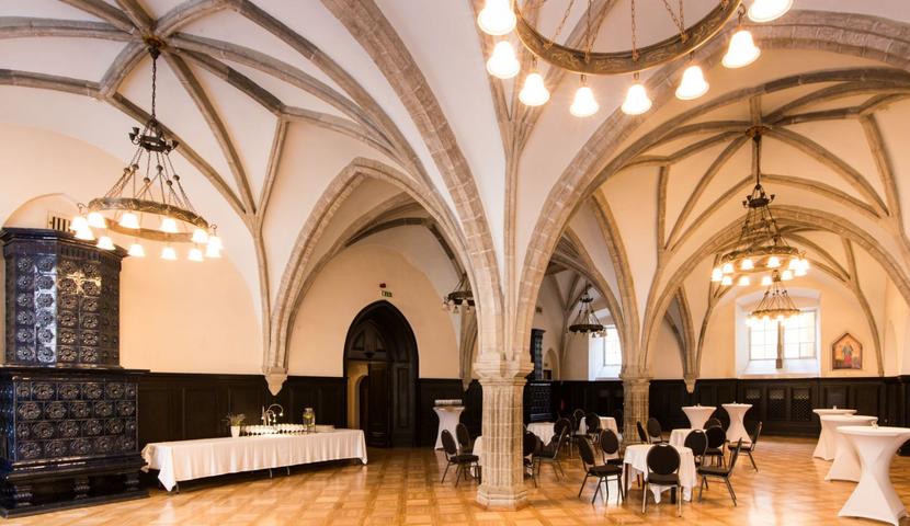 Tähtvõlvidega Olavi saal Mustpeade maja Olavi saal