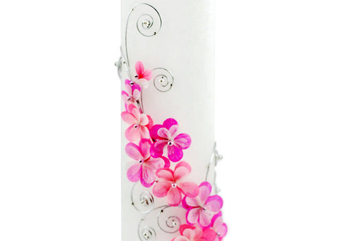 Võhma Valgusevabriku käsitsi valatud pulmaküünal 3D tehnikas roosade lillede, pärlite ja hõbedase paelaga