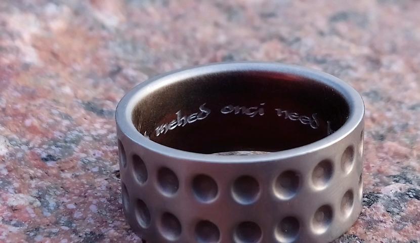 Vabad mehed ongi need kõige suuremad ketserid. The free men are the worst heretics. Titaan / Unisex ring.