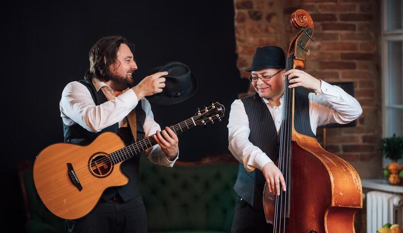 Duo kitarr ja kontrabass | Duo Andres Vago ja Silver Sirp. Foto: Maanus Kullamaa Duo kitarr ja kontrabass | Duo Andres Vago ja Silver Sirp