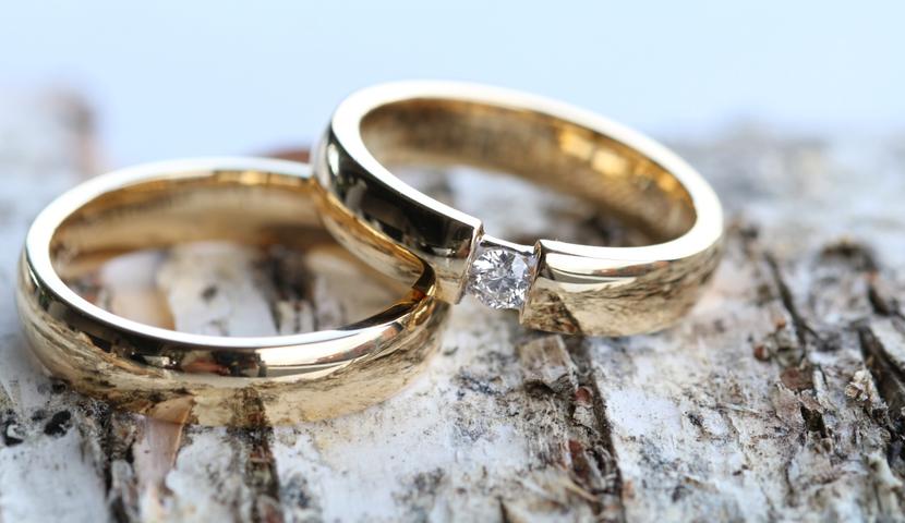 Kollane kuld, teemantiga abielusõrmuste komplekt e-Jewels.ee abielusõrmused