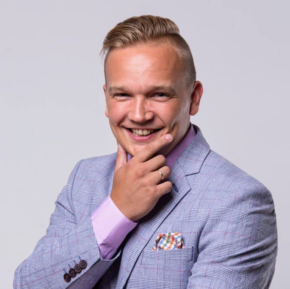 42186118_10216949547561698_7076108587533074432_n