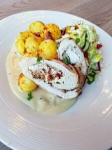 49213229_332426917358432_5947629999505801216_n_inpixio