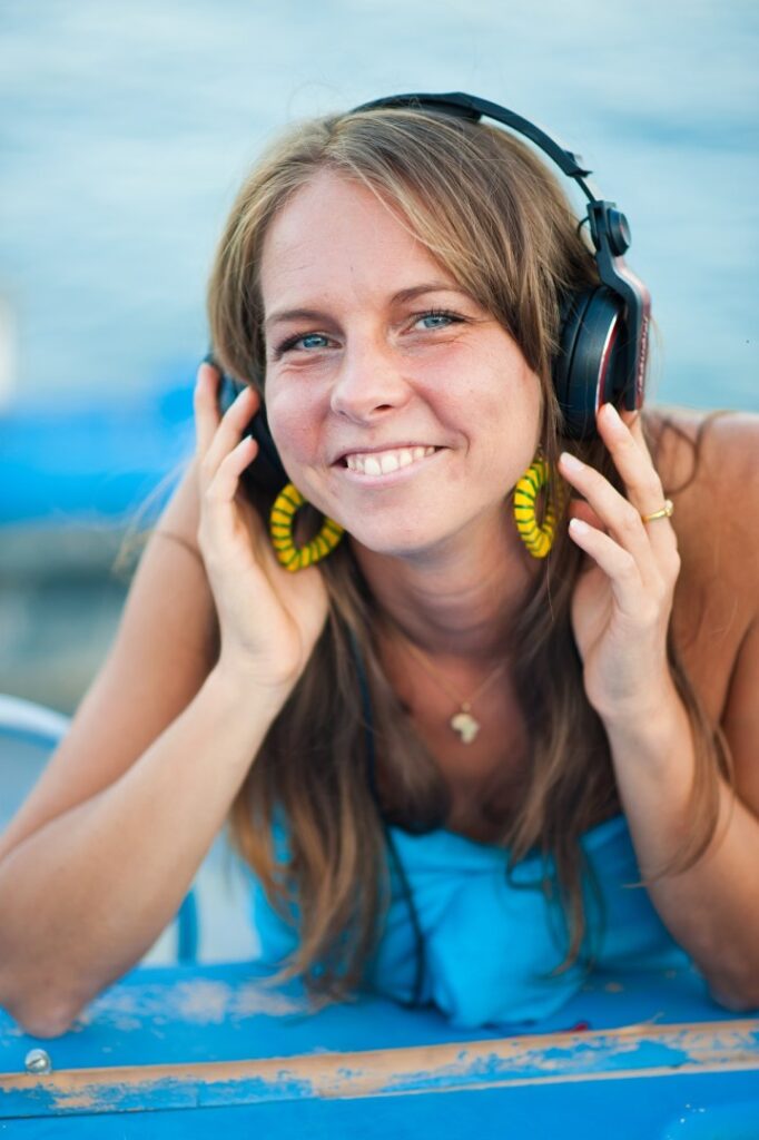 DJ-Miss-Savi_1000x1500px