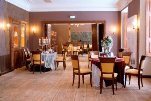 Pulmad-Anija-moisa-soogisaalis1