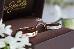 Web-rose-gold-wedding-rings-set