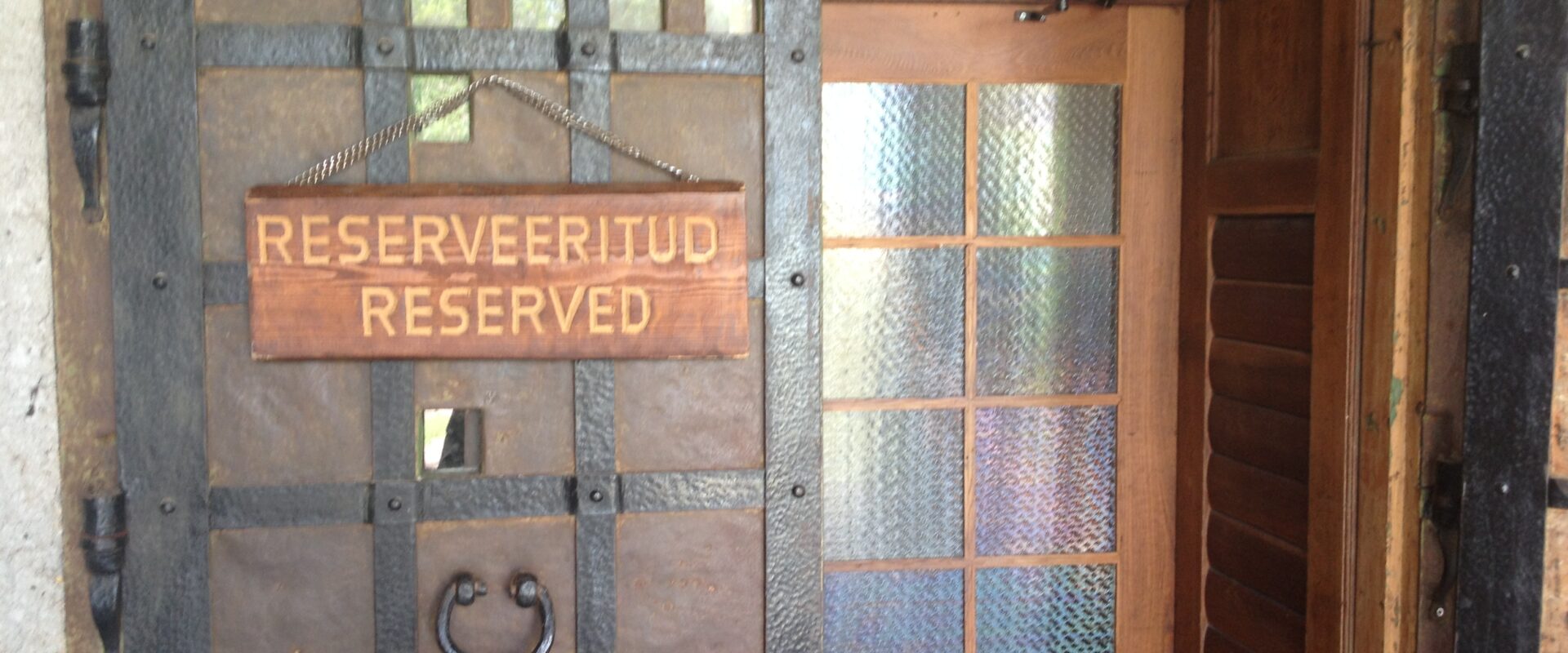 Hei, imbetsillid - reserveeritud tähendabki seda, ET ON RESERVEERITUD !