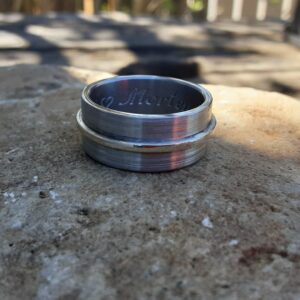 titaanist-abielusormused-graveeritud_0